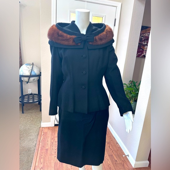 Lilli Ann Jackets & Blazers - Vintage black Lilli Ann Paris San Francisco fur collar suit. Mob wife. Old money